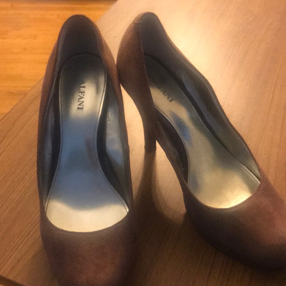 Size 9 wide Alfani shoes